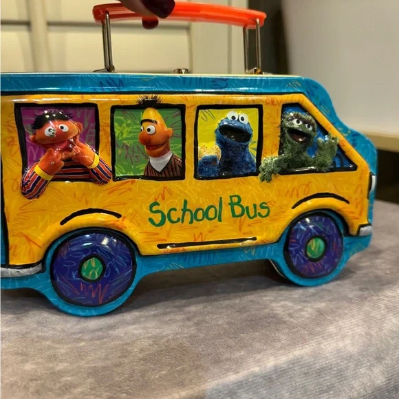 2005 Vintage Sesame Street Colorful School Bus Toy Vintage Lunch Box - Picture 2 of 5